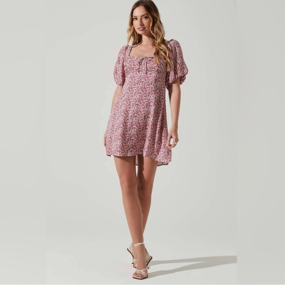 Astr Dresses & Skirts - Astr Floral Print Puff Sleeve Dress Magenta Lime Ditsy XS